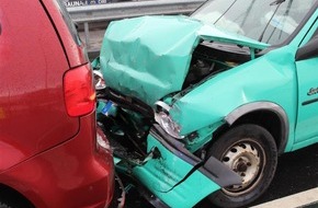 Polizeipräsidium Koblenz: POL-PPKO: Stauende übersehen - Vier Fahrzeuge ineinander geschoben