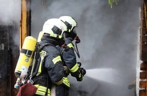 Kreisfeuerwehrverband Segeberg: FW-SE: Feuer zerstört Hallenkomplex