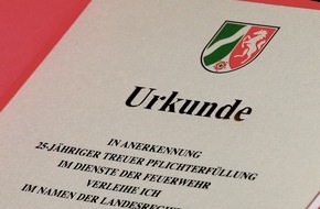 Feuerwehr Essen: FW-E: Verleihung von Feuerwehr-Ehrenzeichen, Presseeinladung, Fototermin