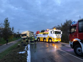KFV Bodenseekreis: Tödlicher Verkehrsunfall auf B33 bei Markdorf: Fahrerin verstirbt nach Frontalkollision.