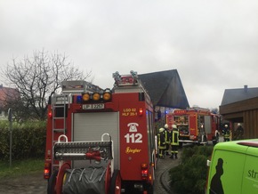 FW Lügde: Feuer 2 / Schornsteinbrand