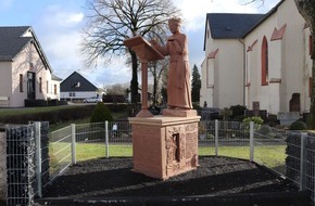 Polizeidirektion Wittlich: POL-PDWIL: Sandsteinfigur auf Eschfelder Friedhof beschädigt