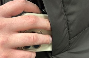 Polizei Dortmund: POL-DO: Täter sind spezialisiert auf Smartphones von Frauen: Polizei warnt vor Taschendiebstählen in Drogeriemärkten in der Innenstadt
