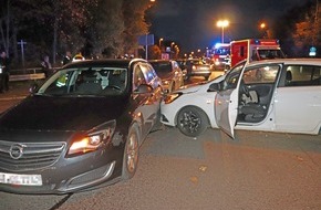 Polizei Mettmann: POL-ME: 18-jährige Monheimerin bei Verkehrsunfall schwer verletzt - Langenfeld - 1910150