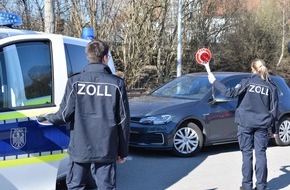 Hauptzollamt Augsburg: HZA-A: Der Zoll prüft die Taxi- und Mietwagenbranche Hauptzollamt Augsburg beteiligt sich an bundesweiter Schwerpunktprüfung