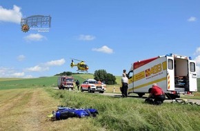 Polizeipräsidium Westpfalz: POL-PPWP: Motorradfahrerin fliegt durch die Luft