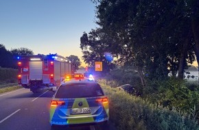 Freiwillige Feuerwehr Aurich: FW-AUR: Wagen von Bundesstraße in Graben gefahren