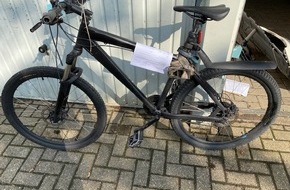 Kreispolizeibehörde Rhein-Kreis Neuss: POL-NE: Arbeitshandschuhe wecken Verdacht gegenüber möglichen Langfingern - Polizei stellt Fahrräder sicher