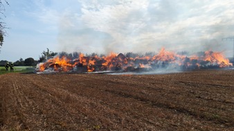 FW-ROW: Erneuter Großbrand in Sottrum 250 Rundballen brennen - Landwirte unterstützen Feuerwehren