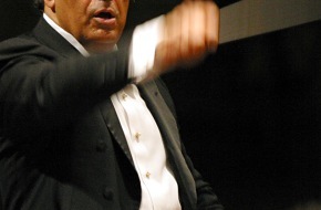 Migros-Genossenschafts-Bund Direktion Kultur und Soziales: Klassik ist im Trend: Migros-Kulturprozent-Classics 2011/2012

Schweizer Talent und weltberühmter Dirigent auf Tournee durch die Schweiz