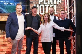 Pentahotels: "Sportbuzzer Fantalk 3.0" feierte Premiere im pentahotel Leipzig / Einen Tag vor dem Bundesliga Showdown zwischen RB Leipzig und dem FCB sorgte die neue Web-TV-Fußballshow für Gesprächsstoff