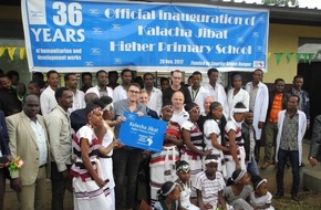 Stiftung Menschen für Menschen: Karlheinz Böhms Äthiopienhilfe und Sportler gegen Hunger: Schule gebaut