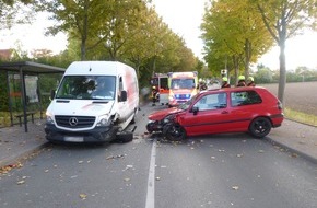 Polizeipräsidium Nordhessen - Kassel: POL-KS: Vellmar (Landkreis Kassel): Fünf Verletzte bei Frontalzusammenstoß zwischen Pkw und Sprinter
