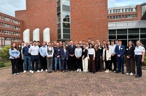 Hauptzollamt Kiel: HZA-KI: Zoll vereidigt 36 Nachwuchskr&auml;fte in Kiel - mehr als 400 Bewerbungen f&uuml;r Ausbildung und Studium beim Hauptzollamt Kiel