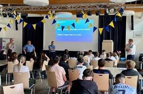 Polizei Eschwege: POL-ESW: "Cops im Dialog" - Polizei trifft sich zum Austausch mit den Schülerinnen und Schülern der Brüder-Grimm-Schule in Eschwege