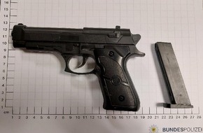 Bundespolizeidirektion Sankt Augustin: BPOL NRW: Hauptbahnhof Münster - Jugendlicher zielt mit Spielzeugwaffe auf Freund und löst Polizeieinsatz aus