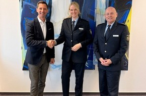 Kreispolizeibehörde Siegen-Wittgenstein: POL-SI: Landrat begrüßt Stefanie Schenke als neue Leiterin des Leitungsstabs bei der Polizei Siegen-Wittgenstein - #polsiwi