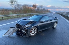 Polizeiinspektion Stade: POL-STD: 13 Unfälle bei Glätte im Bereich Stade - 3 Personen verletzt, Drei Firmenfahrzeuge in Fredenbeck aufgebrochen