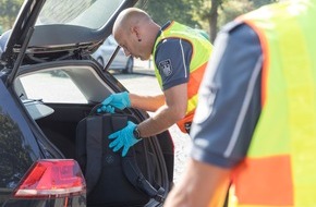 Hauptzollamt Regensburg: HZA-R: Regensburger Zoll stellt Dopingmittel auf der A 3 sicher / Kontrolleinheit Verkehrswege entdeckt Anabolika bei Fahrzeugkontrolle