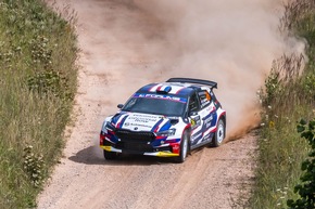 Rallye Lettland: Oliver Solberg gewinnt im Škoda Fabia RS Rally2 die WRC2-Kategorie und übernimmt die Gesamtführung