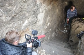 ZDF: Die Suche nach Hitlers Bombe /  ZDF-Dokumentation über unterirdische Geheimwaffenfabrik (FOTO)