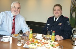 Landesfeuerwehrverband Schleswig-Holstein: FW-LFVSH: Zum Frühstück beim Ministerpräsidenten