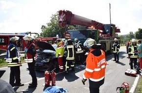 Feuerwehr Attendorn: FW-OE: Verkehrsunfall mit 3 Fahrzeugen - Unfalldatenblatt erleichtert Arbeit der Feuerwehr immens