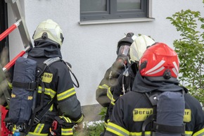 FW-MK: Brand auf einer Dachterrasse in Lössel