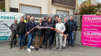 Deutsche Telekom AG: Telekom startet mit dem Spatenstich den Glasfaserausbau in Teningen Heimbach und Landeck