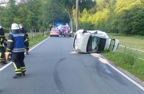 Kreispolizeibehörde Oberbergischer Kreis: POL-GM: 130621-436: Durch Ablenkung vor Baum gefahren - zwei Verletzte
