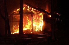 Polizeiinspektion Nienburg / Schaumburg: POL-NI: Brand einer Jagdhuette -Bild im Download -