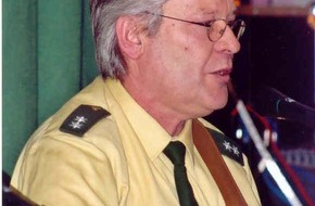 Polizeidirektion Göttingen: POL-GOE: (252/2005) ÂSingender PolizistÂ Michael Beyer jetzt ganz im Dienst für die Kinder