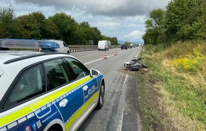 Polizeidirektion Landau: POL-PDLD: A65 / AS Landau-S&uuml;d - Schwerer Motorradunfall auf der A65 - Hubschraubereinsatz f&uuml;hrt zu Vollsperrung