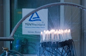 TÜV Rheinland AG: TÜV Rheinland: Weihnachtszeit - Gefährliche Zeit / Worauf Verbraucher bei Kauf und Gebrauch von Lichterketten, Kerzen und Christbaumständern achten können / www.tuv.com