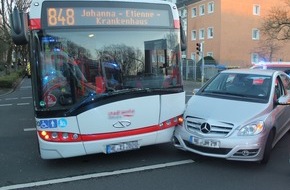 Kreispolizeibehörde Rhein-Kreis Neuss: POL-NE: Zusammenstoß im Kreuzungsbereich