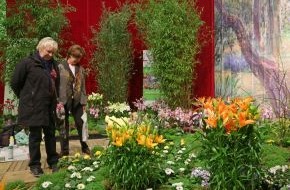 Messe Berlin GmbH: Grüne Woche 2014: "Internationales Parlament der Blumen"- 30.000 Frühlingsblüten und Blumen im winterlichen Januar (BILD)