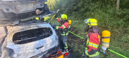 FW-RD: Feuerwehr löscht Autotransporter auf der A210 - Fahrtrichtung Kiel
