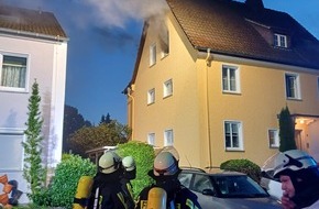 Freiwillige Feuerwehr Horn-Bad Meinberg: FW Horn-Bad Meinberg: Feuer in Zimmer macht Wohnung unbewohnbar - vorgehende Trupps unter Null-Sicht