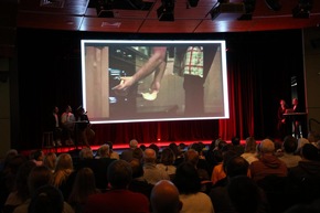 Feuerwehr MTK: 300 Gäste feiern erfolgreiche Premiere von "Charlie und die Feuerwehrfabrik" - Weihnachtsfilm jetzt online