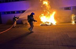 Feuerwehr Dresden: FW Dresden: Brandserie von Müllcontainern in der Südvorstadt & Einsatzübung im Tunnel der BAB 17