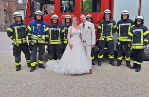 Freiwillige Feuerwehr Bedburg-Hau: FW-KLE: Feueralarm bei der Hochzeit - ein Funken Romantik mit echtem Einsatz