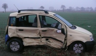 Polizei Minden-Lübbecke: POL-MI: Fiat schleudert bei Unfall auf Acker