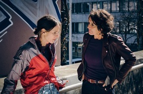 SWR - S&uuml;dwestrundfunk: "Tatort - Sashimi spezial" am 1. M&auml;rz im Ersten / Bei Ermittlungen gegen einen Ludwigshafener Kurierdienst steigt Johanna Stern als Fahrerin in die Pedale