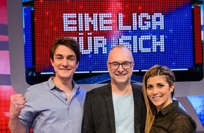 Sky Deutschland: Buschi geht in die nächste Runde: Die zweite Staffel "Eine Liga für sich" ab 24. August nur auf Sky 1