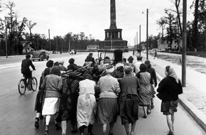 rbb - Rundfunk Berlin-Brandenburg: Das TV-Ereignis zu 75 Jahren Kriegsende: "Berlin 1945 - Tagebuch einer Großstadt" von Volker Heise - Fr 08.05.2020, 20:15 Uhr, rbb Fernsehen sowie Di 05.05.2020, 20:15 Uhr, ARTE