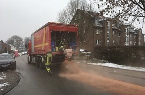 Feuerwehr Mülheim an der Ruhr: FW-MH: Eine etwa 3 Kilometer lange Ölspur beschäftigt die Feuerwehr Mülheim an der Ruhr