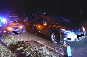 Polizei Minden-Lübbecke: POL-MI: Zwei Autos kollidieren auf Kreuzung