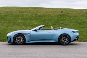 ASTON MARTIN DB12 VOLANTE GEWINNT PRESTIGETRÄCHTIGEN  „BEST CARS 2025“ AWARD