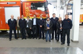 Feuerwehr Detmold: FW-DT: Zwei neue Großfahrzeuge in Dienst gestellt.
