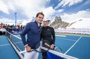 Lindt & Sprüngli Schweiz: Roger Federer inaugure le LINDT SWISS CHOCOLATE HEAVEN au Jungfraujoch «Top of Europe» et joue un tennis show match avec skieur Lindsey Vonn
